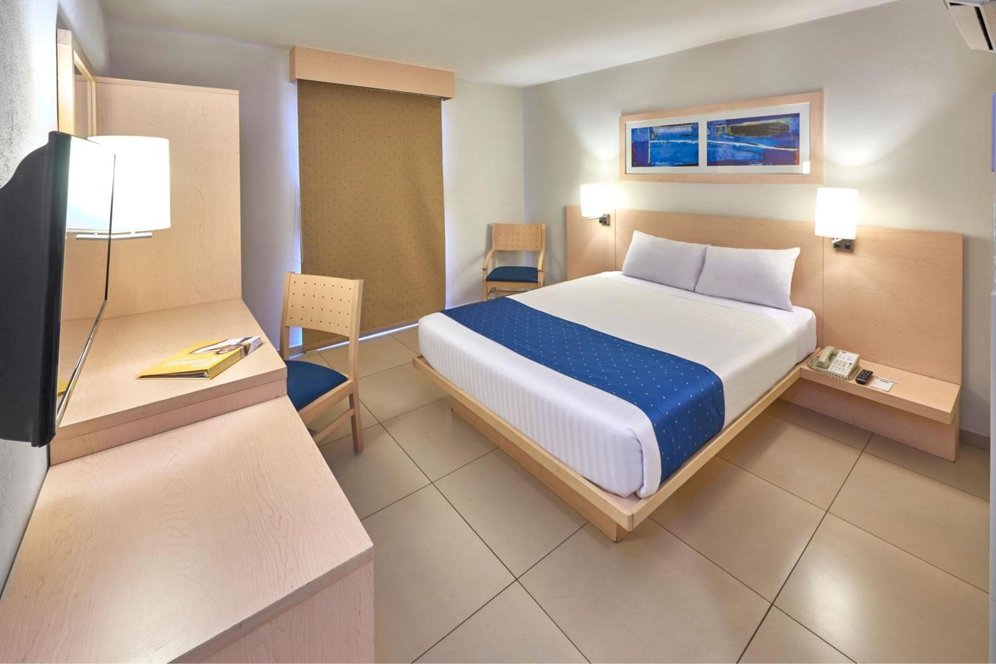 City Express By Marriott Манзанило Екстериор снимка